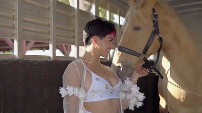 Curvy latina MILF Mia Valentine likes to ride and exposes her hot body