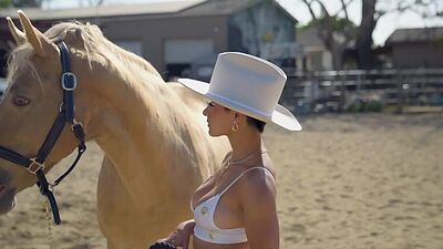 Curvy latina MILF Mia Valentine likes to ride and exposes her hot body