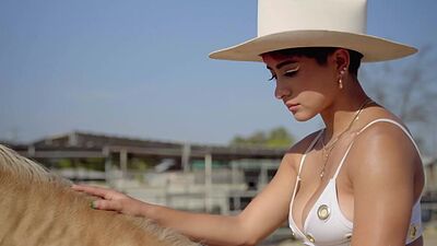 Curvy latina MILF Mia Valentine likes to ride and exposes her hot body