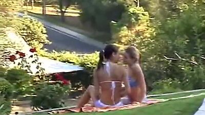 Amateur lesbo teen licking pussy