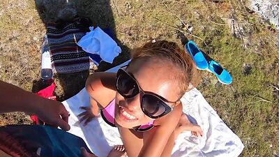 Thai girlfriend outdoor sex in the Philippines during their holiday trip