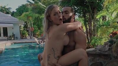 Busty deepthroating babe outdoor fucked in swimming pool