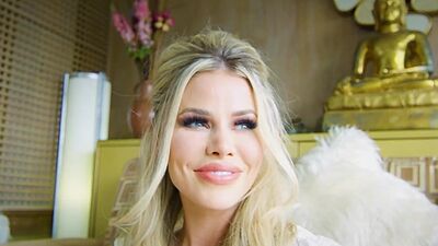 Perfect ass MILF pornstar Jessa Rhodes shows off her amazing naked body