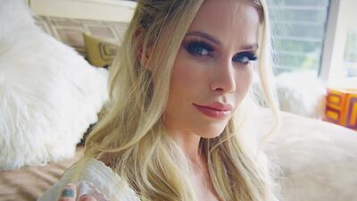 Perfect ass MILF pornstar Jessa Rhodes shows off her amazing naked body