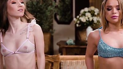 Les babe scissoring GF on couch after steamy pussyeating