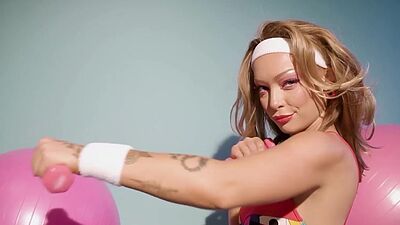 Gorgeous big ass brunette teen model posing naked and exposed perfect tits