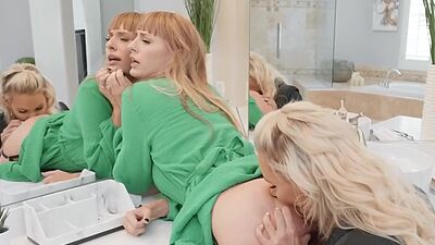 Bigbooty MILF lesbian seduces MILF dyke b4 eating her out