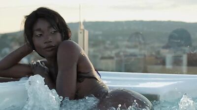 Ebony mermaid Mimi Desuka reveals her big natural boobs in the jacuzzi