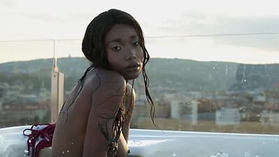 Ebony mermaid Mimi Desuka reveals her big natural boobs in the jacuzzi