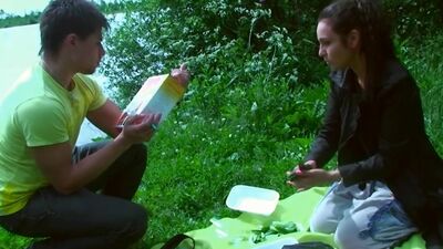 Girlfriend seduced on picnic