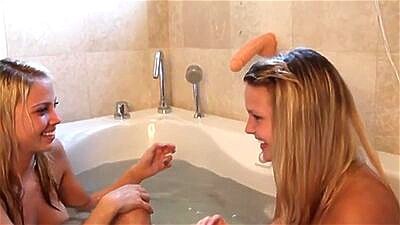 Lil kelly goes lesbo making out in the tub