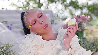 Beautiful big ass teen Sunny posed outdoor and exposed her juicy booty