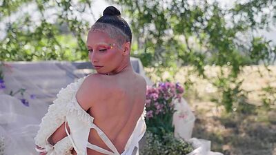 Beautiful big ass teen Sunny posed outdoor and exposed her juicy booty