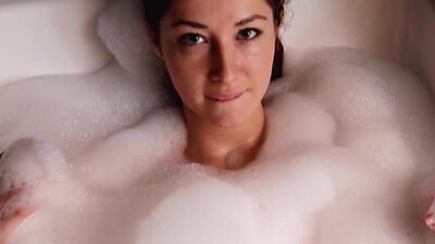 Perfect ass Ukranian MILF model posed naked and showed perfect wet body