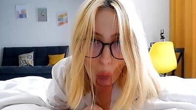 BLOWJOB FROM a CUTIE WITH BEAUTIFUL EYES