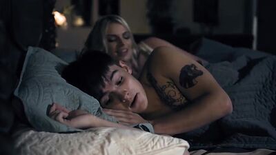 MILF slut sucks fresh white dick b4 fucking in hairy pussy