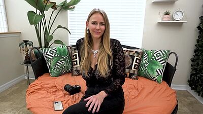 Stepmom MILF Jasmine Daze recently discovered she likes things in her ass