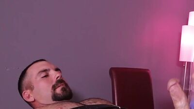 Mean masseuse MILF gives rough BDSM HJ to client on massage