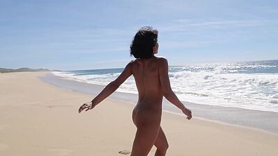 Sexy teen model Skye Fires shows beautiful big tits and stunning big ass