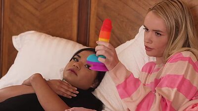 Roommates Summer Col and Khloe Kingsley rubbing pussies in bed