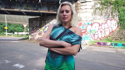 Mature lady picked up and fucked in public outdoor 4 cash