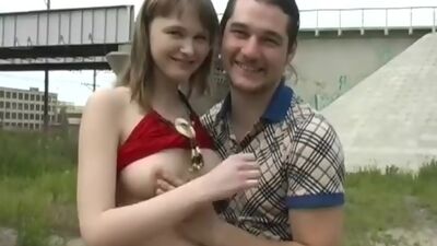 Threesome sex in amateur porn vid