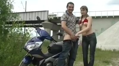 Threesome sex in amateur porn vid