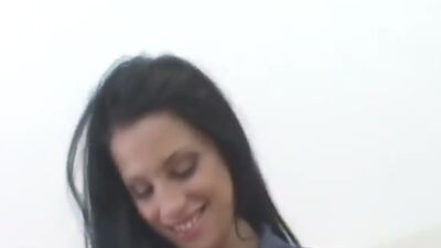 Lola Banks Flashes Her Boobs in a Mall