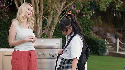 Asian stepdaughter Kimmy Kimm pussy licks Kendra James