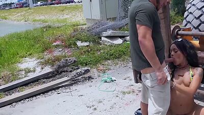 Tantalizing mature slut Holly Hendrix goes crazy outdoor