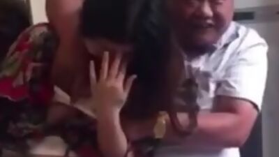 amateur chinese belly and tits flashing
