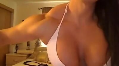 Muscled woman shows her scones popping out on webcam