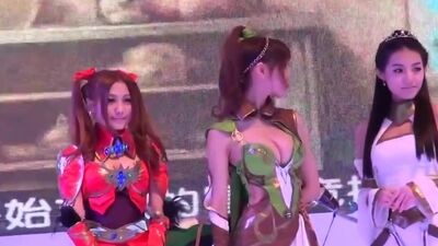 Fresh Japanese cosplayers give downblouse view