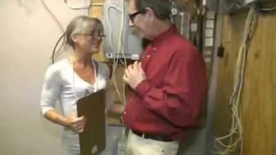 Leilani Love Handjobbing