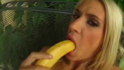 Give Me Pink Ginger gets juiced up and spreads her hot pink