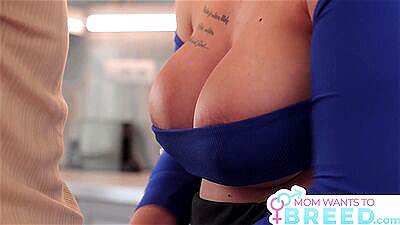 Horny Big tit Stepmom Jennifer Mendez Strokes Stepson until her Breeds her - S3:10