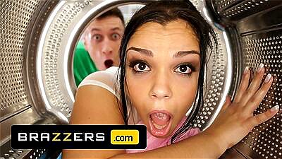 Brazzers - Sofia Lee Gets Stuck In The Dryer & Ends Up Getting An Anal Afternoon Delight