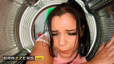 Brazzers - Sofia Lee Gets Stuck In The Dryer & Ends Up Getting An Anal Afternoon Delight