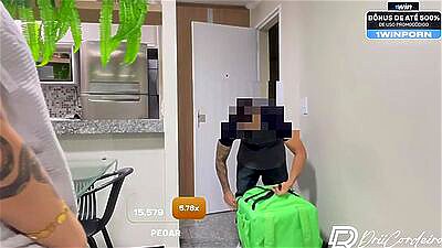 I had sex with a delivery man and asked him to take off the condom - part 1