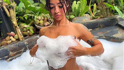 Fucking in an public jacuzzi!