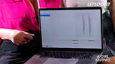 Teacher Reagan Foxx Fucks Kimora Quin & Alex De La Flor To Get Good Grades - A GIRL KNOWS