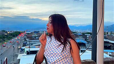 I fuck the black cock builder and make him squirt on the terrace overlooking the entire city of Cali