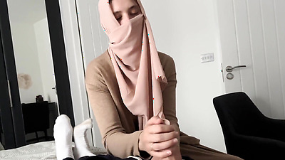 Arab Step Mom Helps To Masturbate Her Stepson With Broken Arms.