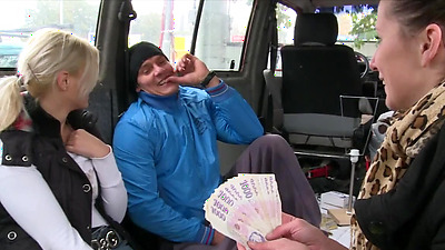 Swinger Party In The Car - Samantha Bee