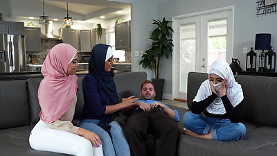 Sophia Leone, Violet Gems, Willow Ryder Cuming to America