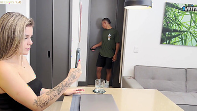 fucking my stepbrother after years without seeing him - 1 win in Spanish