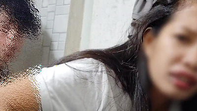 Pinay Pinasok ng kapitbahay sa C.R, Quickie Sex in bathroom SOBRANG BITIN. NagDuG0 sa Laki!