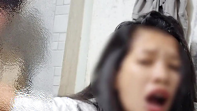 Pinay Pinasok ng kapitbahay sa C.R, Quickie Sex in bathroom SOBRANG BITIN. NagDuG0 sa Laki!