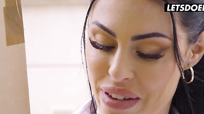 Big Tits MILF Sapphire Astrea Fucks Her New Big Penis Roommate - LATINA MILF