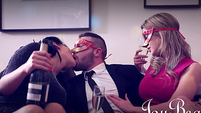 Sienna Day And Emma Leigh Couple Swap During Filthy 4Some